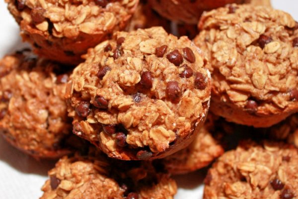Banana Oatmeal Chocolate Chip Muffins | brunch recipes | baking recipes | healthy recipes | BearandBugEats.com