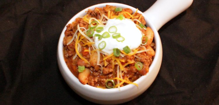 Healthy Turkey Chili packed with flavor and good-for-you ingredients! | BearandBugEats.com