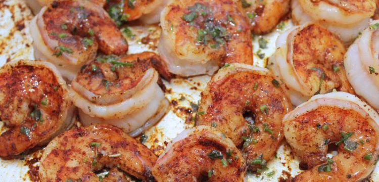 Spicy Garlic Shrimp with Herbed Butter! This entree-or-appetizer comes together in less than 15 minutes and is packed with flavor | seafood recipes | grilling recipes | BearandBugEats.com