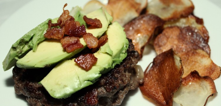 Bacon-Cheddar Stuffed Burgers with Homemade Crisps | summer recipes | BearandBugEats.com