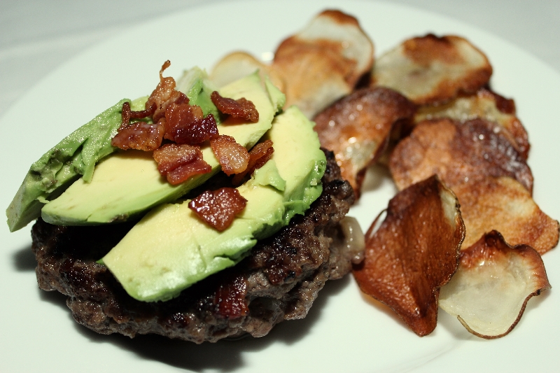 Bacon-Cheddar Stuffed Burgers with Homemade Crisps | summer recipes | BearandBugEats.com