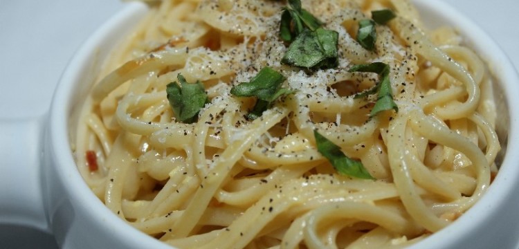 Pasta Carbonara | pasta recipes | Italian recipes | 30 minutes or less | BearandBugEats.com