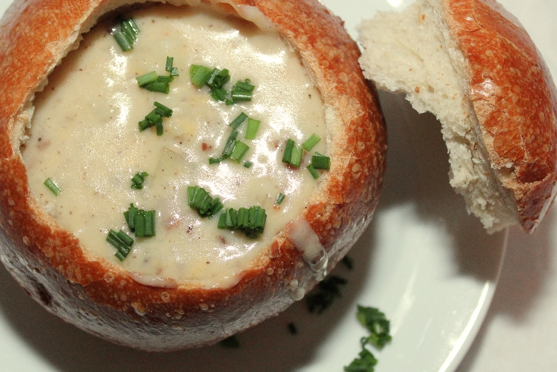 Creamiest No-Cream Potato Soup! Made creamy by blending potatoes, this soup gets a boost of flavor from smoky bacon and fresh chives | soup recipes | BearandBugEats.com