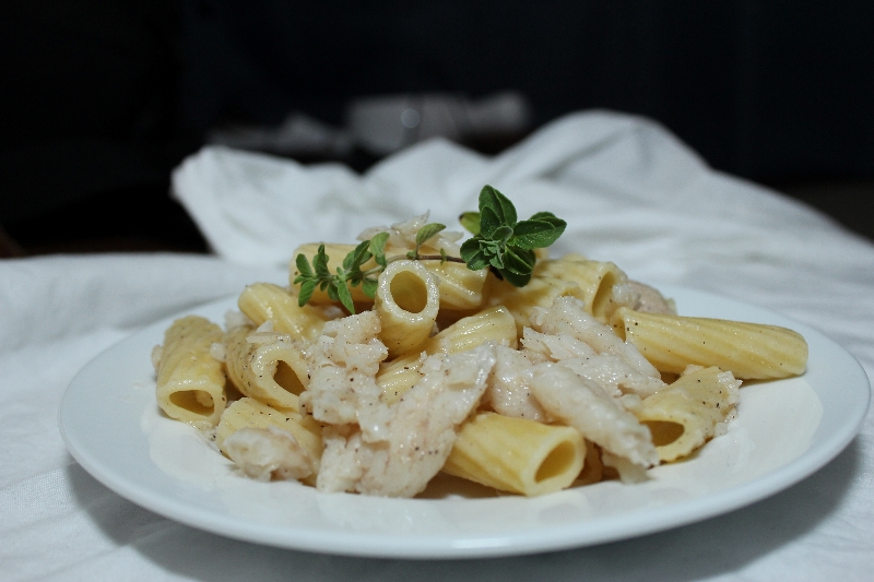 Dover Sole Scampi! This is a simple pasta dish with flaky white fish and buttery lemon and white wine sauce | pasta recipes | Italian recipes | BearandBugEats.com