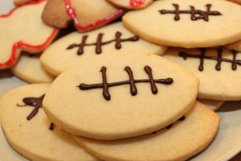 5-Ingredient Shortbread Cookies with Chocolate | cookie recipes | easy baking recipes | BearandBugEats.com