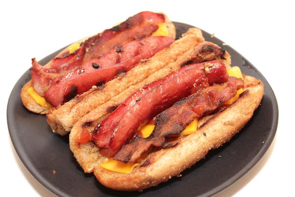 Bacon Cheese Hot Dogs | grilling recipes | summer recipes | BearandBugEats.com