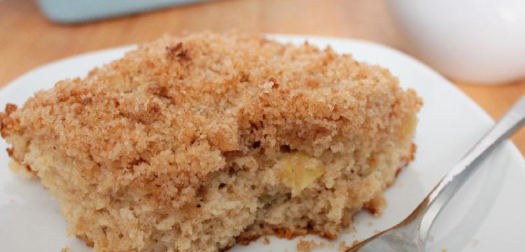 Apple Coffee Cake is amazing at a leisurely brunch or for breakfast on the go! | brunch recipes | apple recipes | #appleweek | BearandBugEats