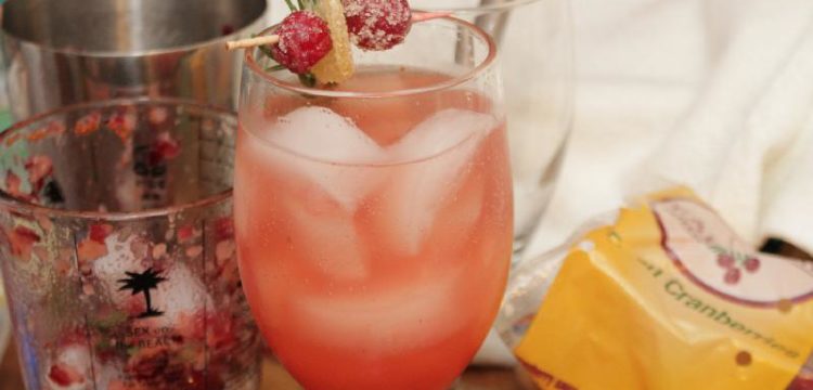 Meet the Pear Holly Cocktail! Tart cranberries meet sparkling rosé in a simple, delicious drink for your next holiday party! | cocktail recipes | #cranberryweek | BearandBugEats.com